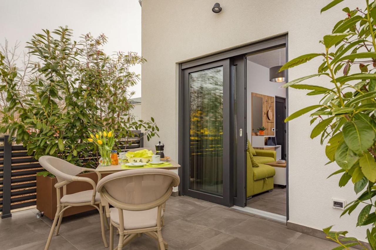 Apartments Bijou With Big Private Garden Near Umag Vilanija Dış mekan fotoğraf
